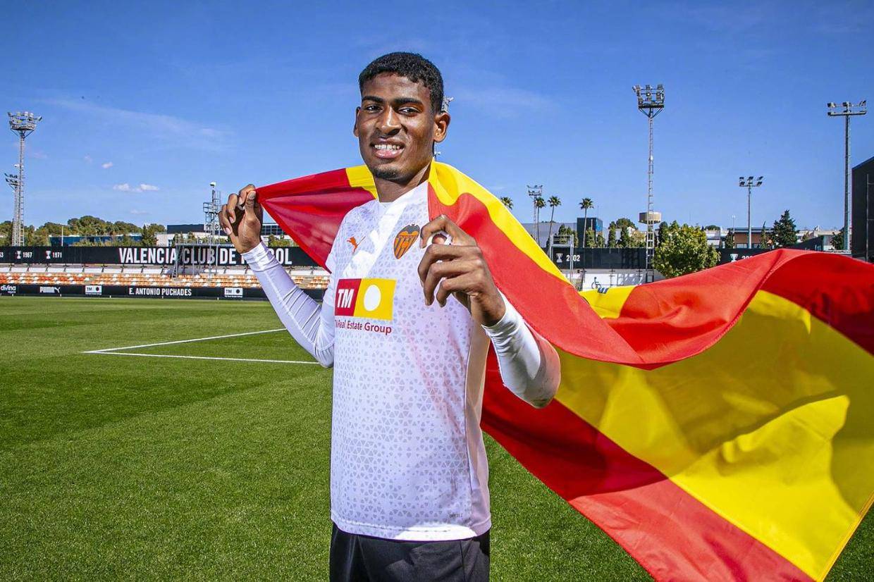 阿森纳敲定21岁后防坚盾，被誉为西甲单防能力最强后卫