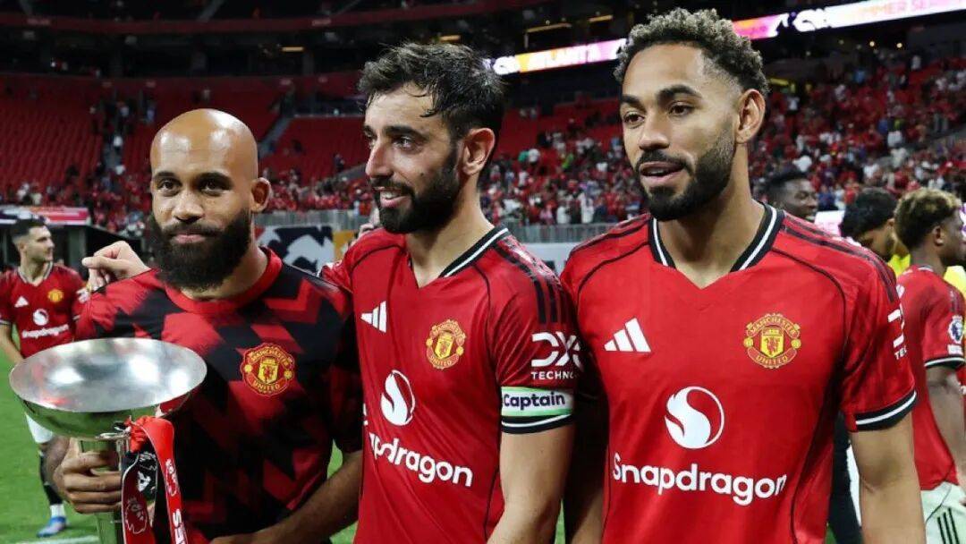 B费漏球助攻姆贝莫幕后揭秘！化身导师指点曼联新援，与库尼亚加练配合